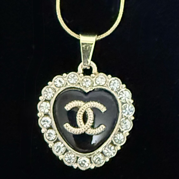 CHANEL Heart Pendant - Picture 1 of 4